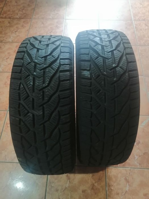 Vând 2 anvelope 205 50 17  Sebring 300 lei buc