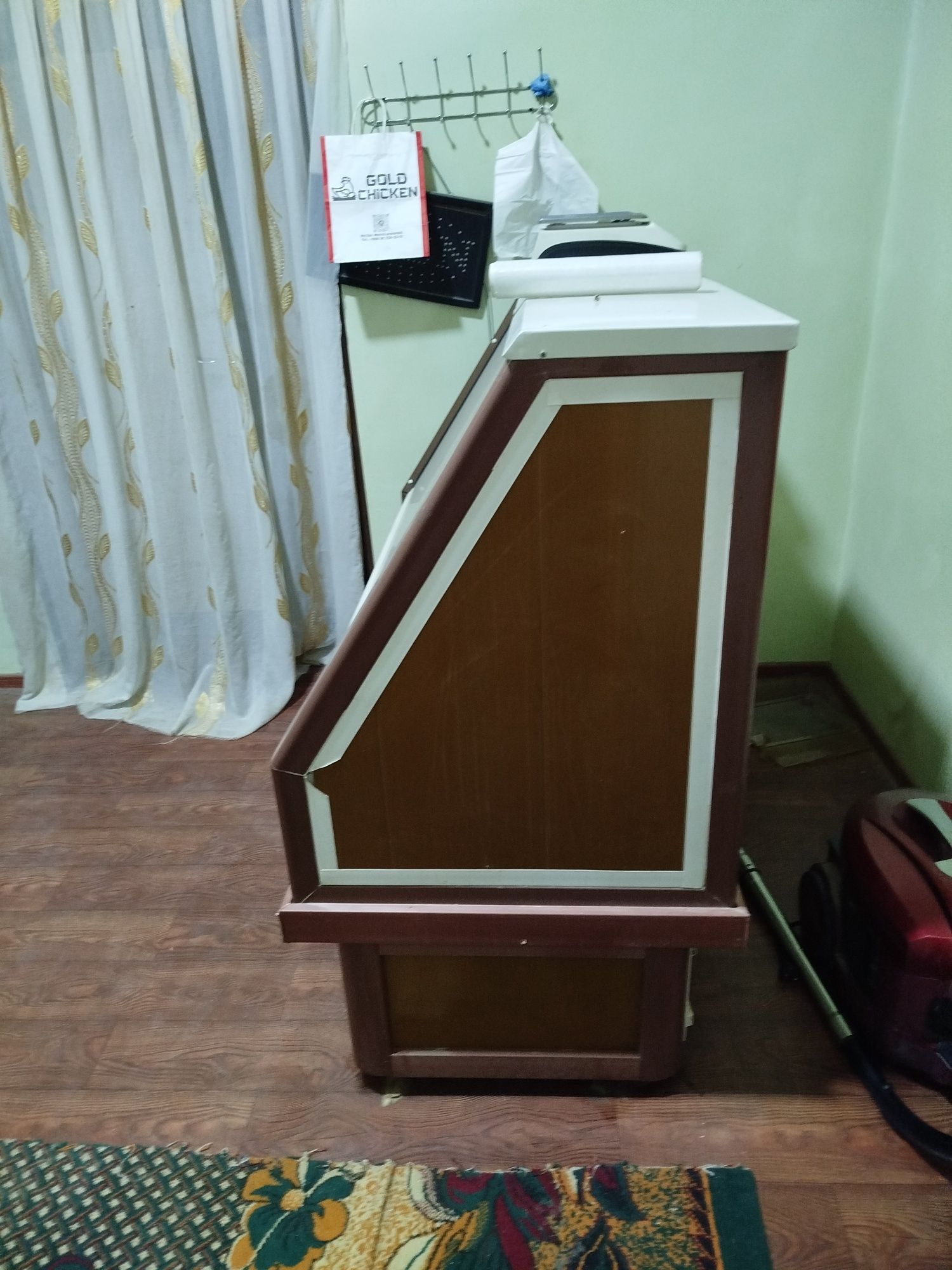 Витринный холодильник SINO