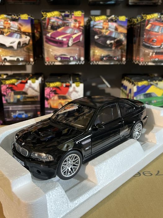 BMW M3 CSL 2003 – Norev 1:18 – Sapphire Black – Full Metal