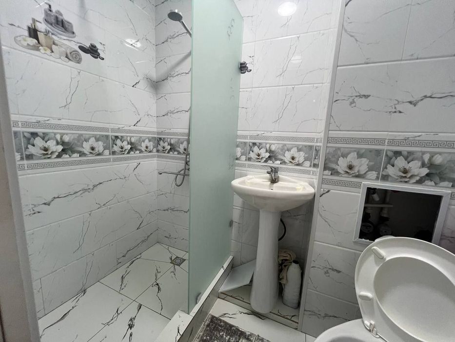 Продается 1 ком квартира 1 этаж район космос с мебелью и техникой