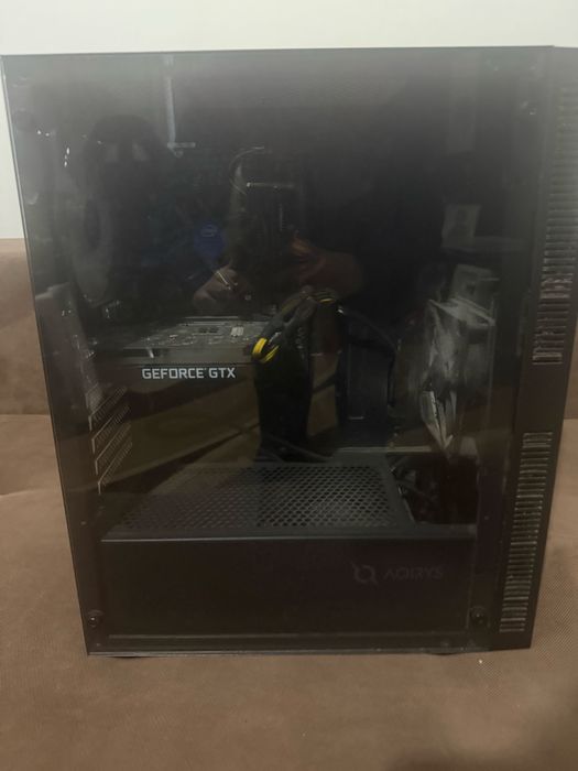 Pc second hand nu merge un ventilator(cel din carcasa)