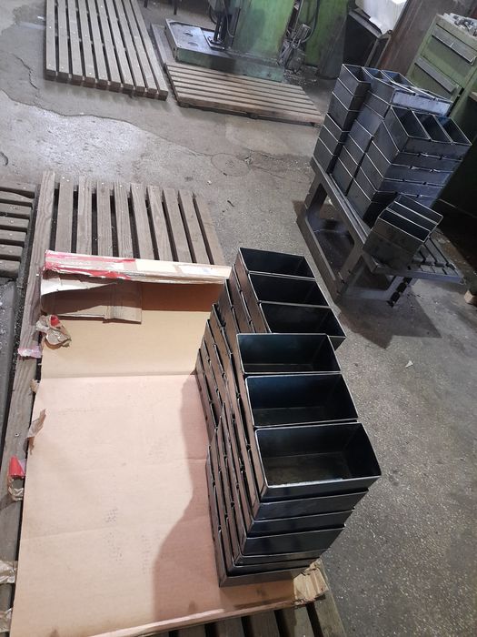 Tavi  de copt pentru brutării / patiseri.i