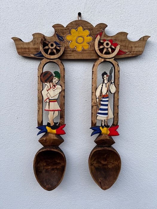 Linguri traditionale pictate manual
