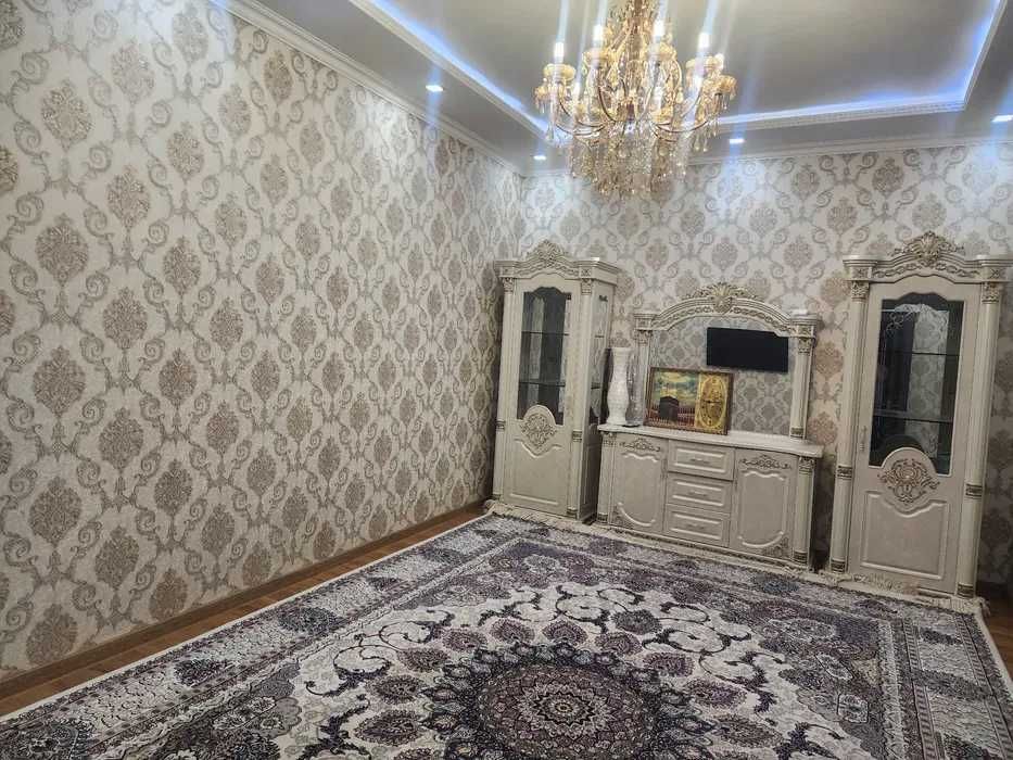 Срочно сдается дом 3 комнаты,10 соток.Food city