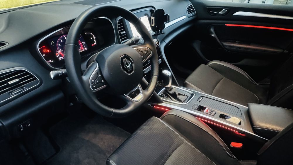 Продавам Рено Меган