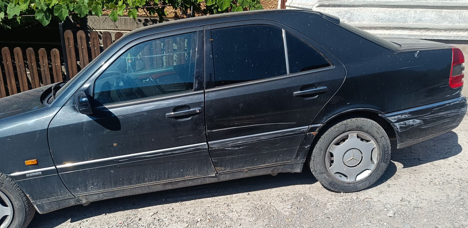 Продавам на Части Мерцедес C200