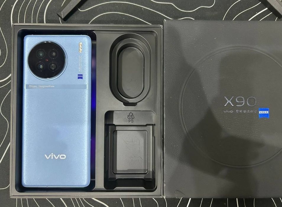 Vivo X90 8+8/256