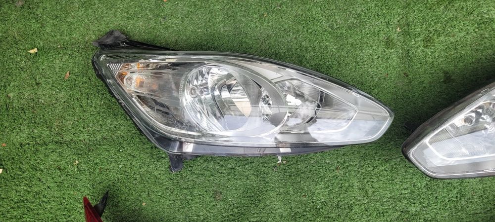 Faruri/stopuri  stanga/dreapta  Ford Grande C Max