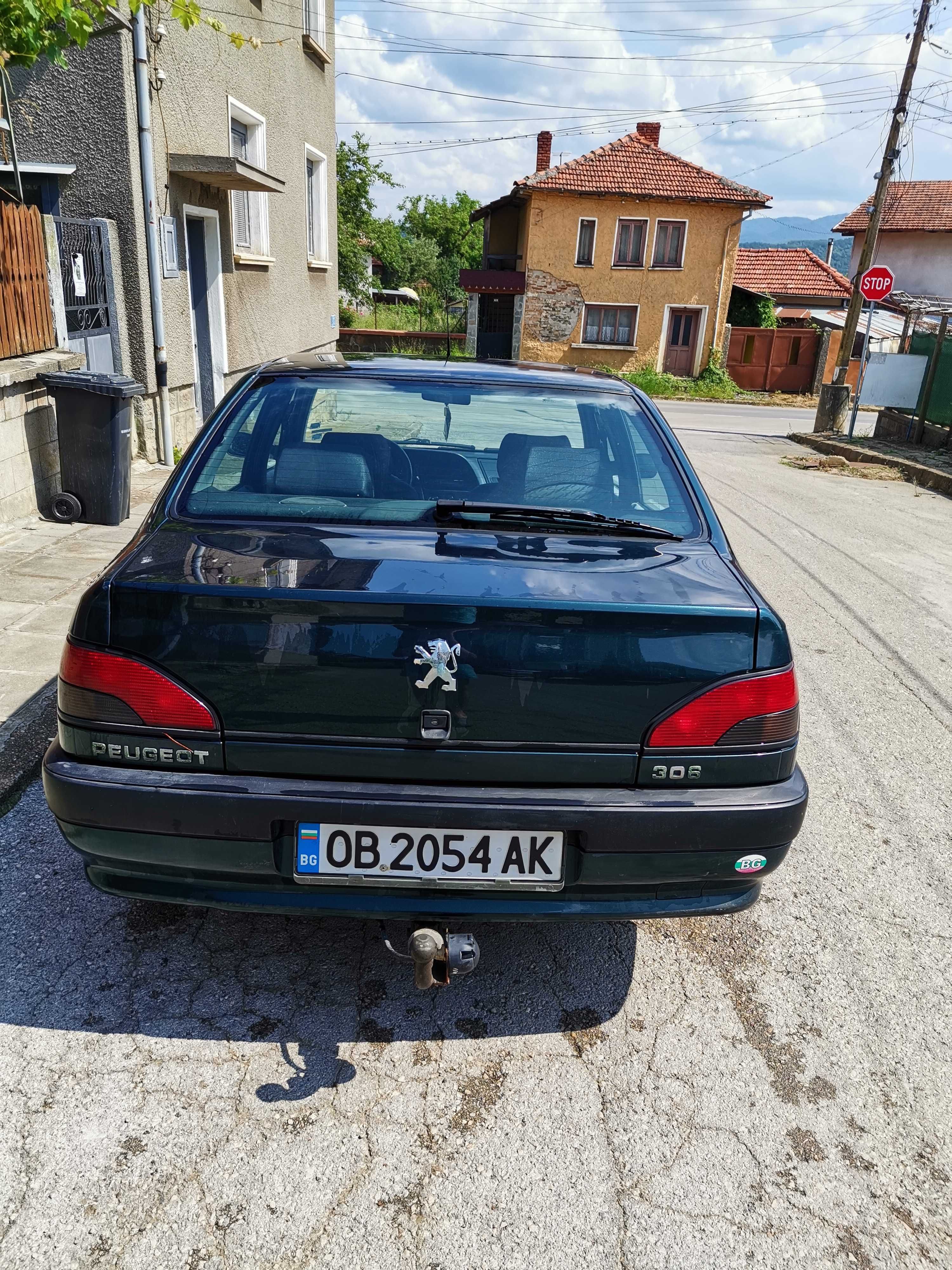 Продавам Пежо 306