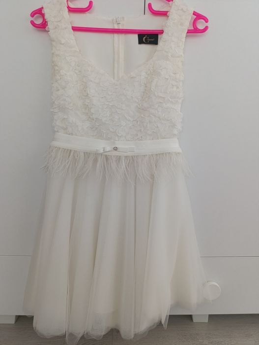 Официални рокли.