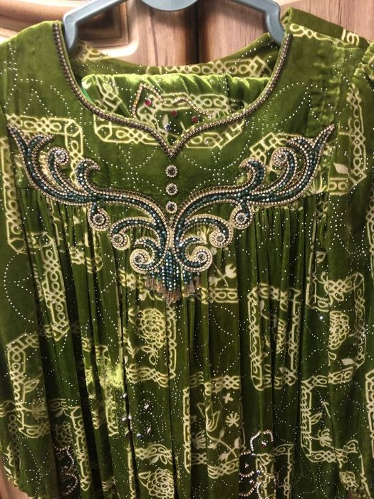 Koʻylaklar tez va arzon sotiladi