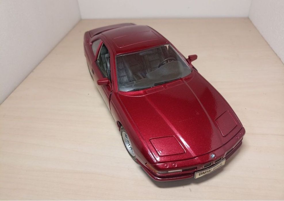 BMW 850i 1:18
Scara 1:18
Produs de maisto 

Pozele reflectă realitatea