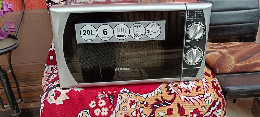 Cuptor cu microunde și gtil