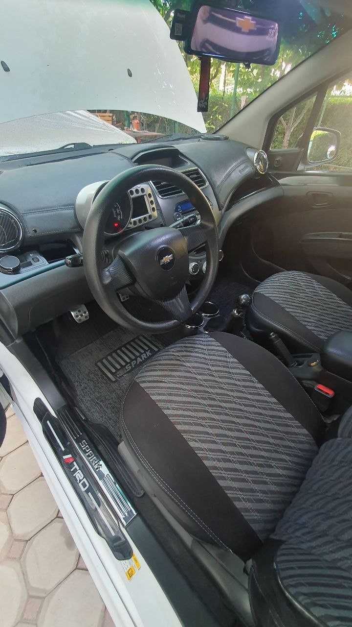 Автомобиль Chevrolet Spark