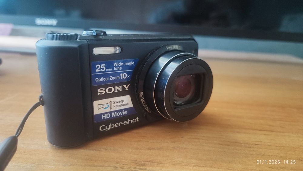 Продавам фотоапарат sony
