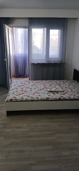 Închiriez garsoniera