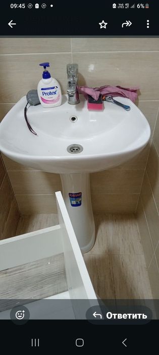 Продам раковину камлект с смесителем вместе только без шлангов  б/у со