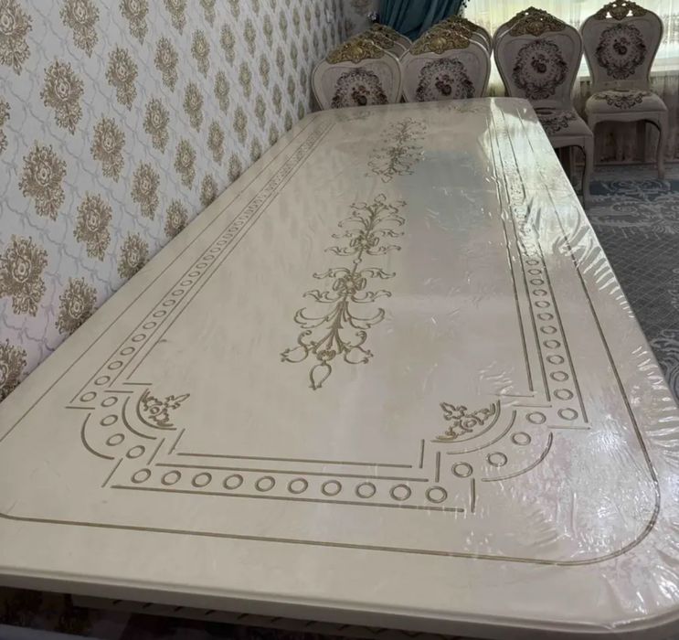 Стол стулья почти новый