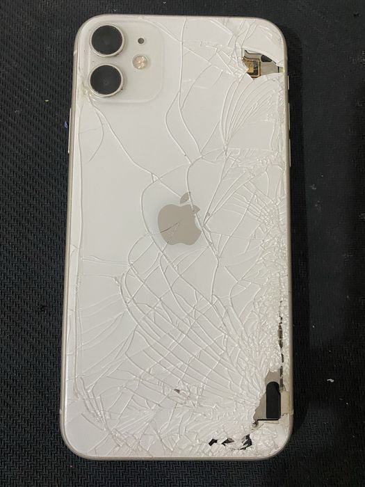 Продам айфон 11 128