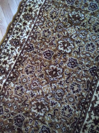 Продавам персииски килим 1.45 на 2.25 м. комплект с две пътечки