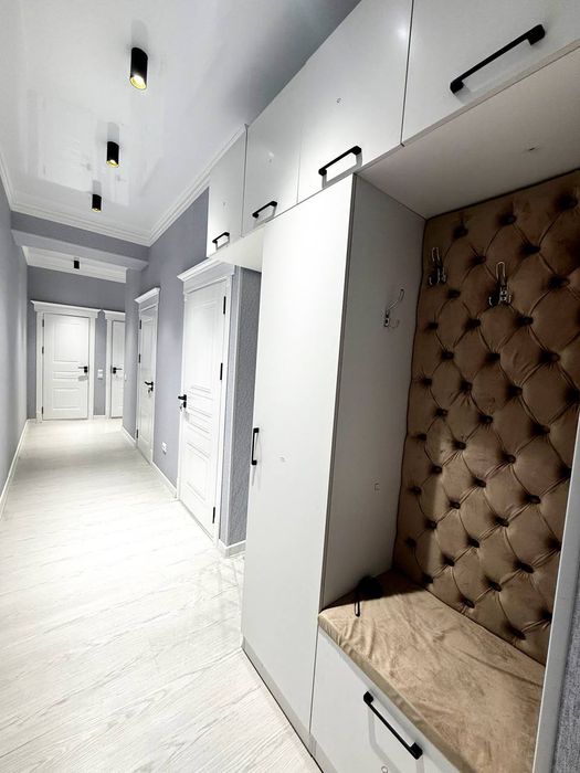 Янги домдан тамирланган 2 хонали 2 каватдан квартира сотилади 5 микрн