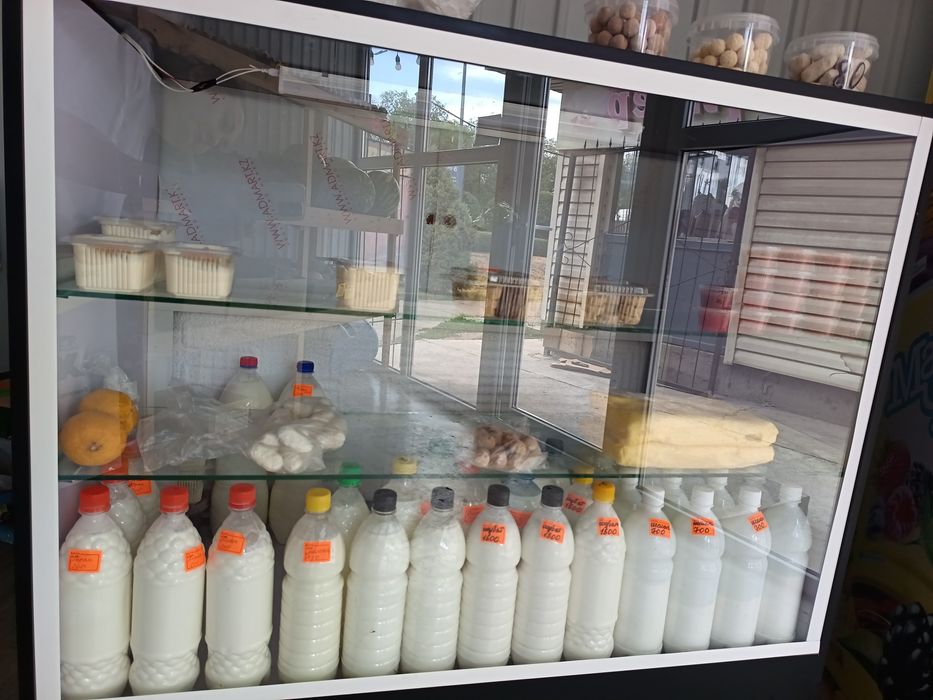 Срочно продам ветринный холодильник