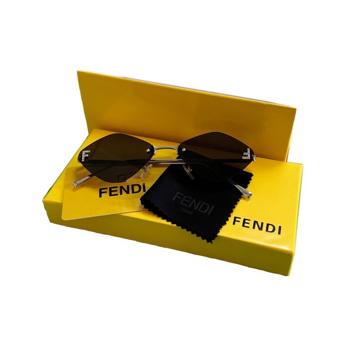 Очки Fendi из Италии