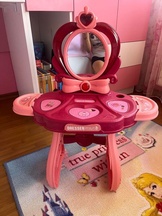 Детска тоалетка за гримиране