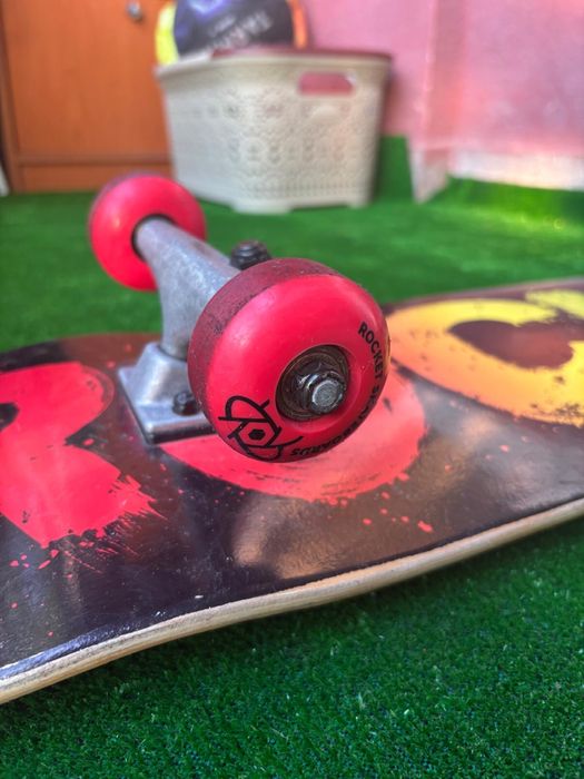 Trotineta si skateboard