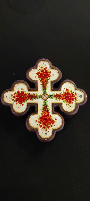 Cruce din lemn de nuc si portelan