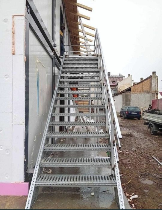 Scări metalice zincate