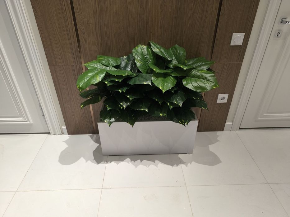 Искусственный цветы и кашпо деревянные из мдф