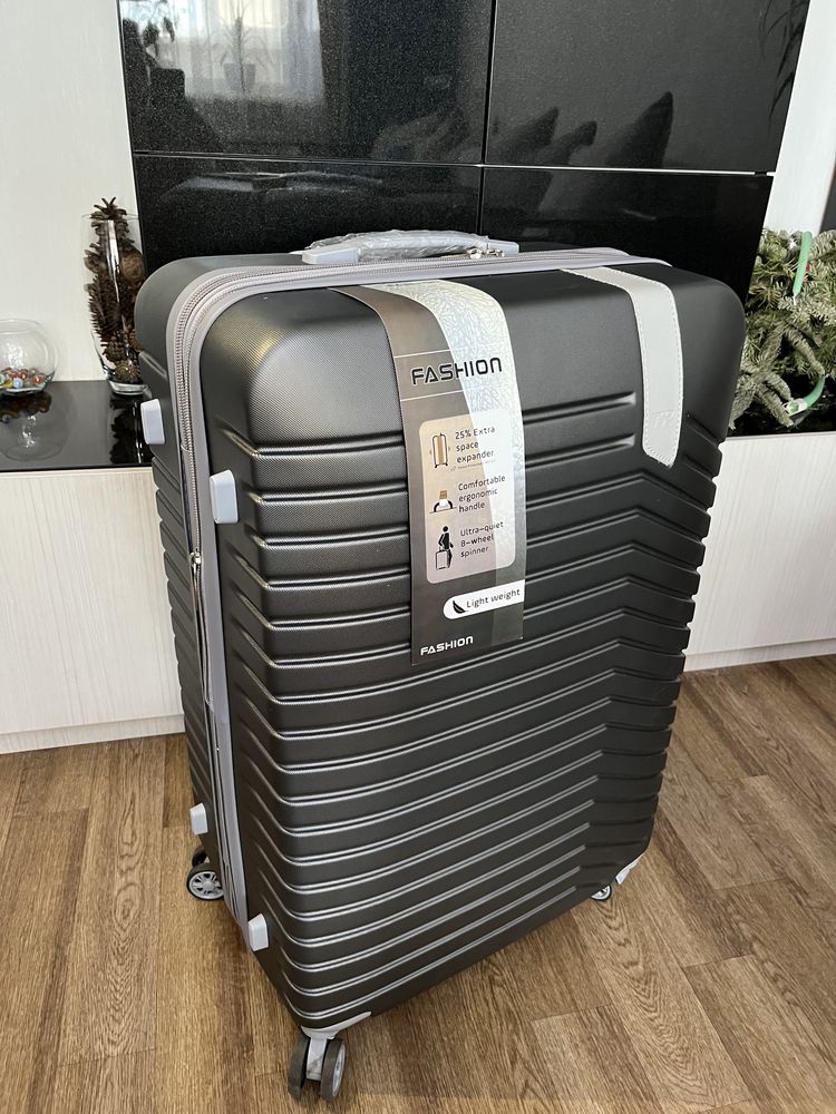 Продам чемодан