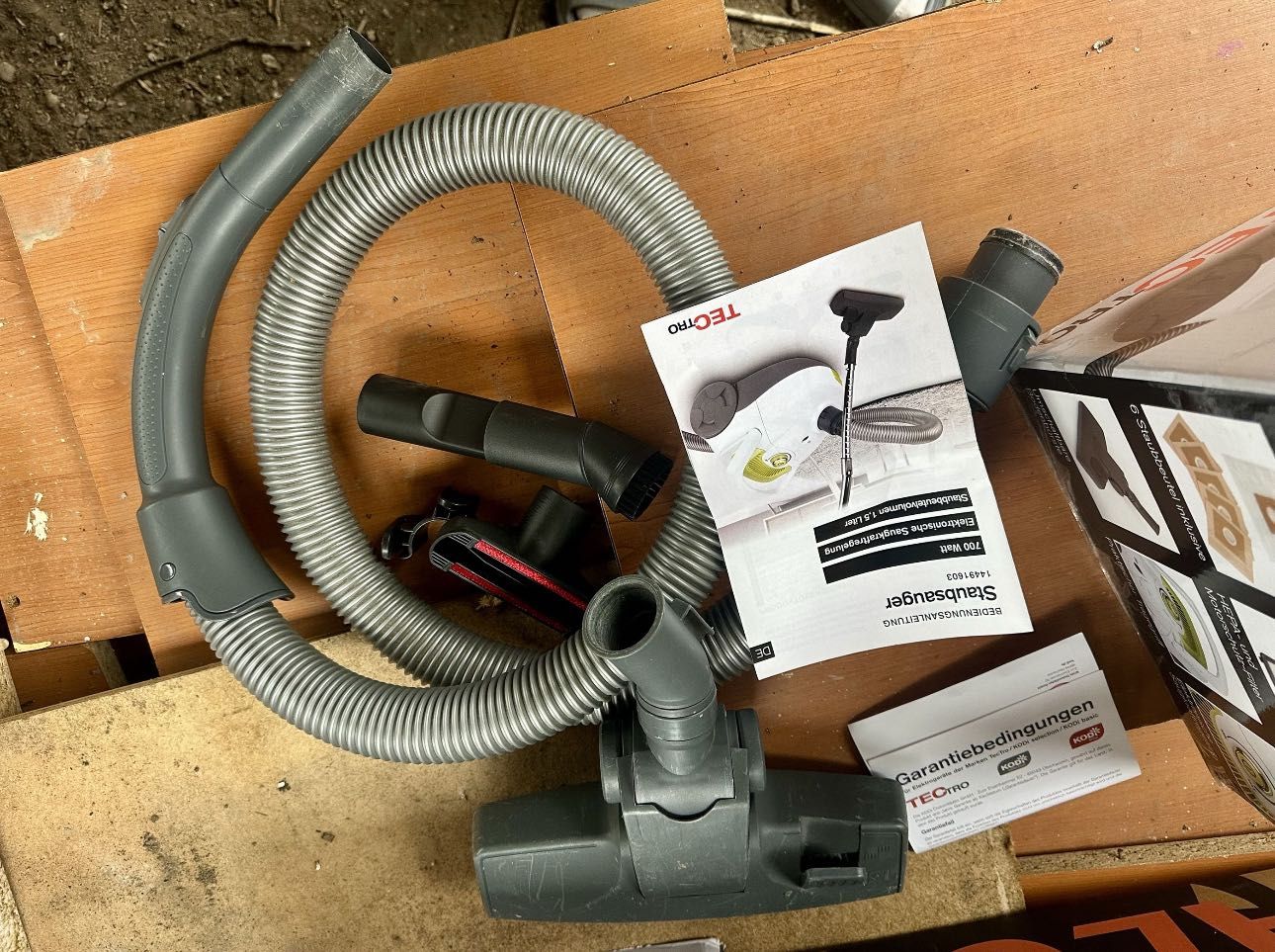 Aspirator STAUBSAUGER 700W cu sac