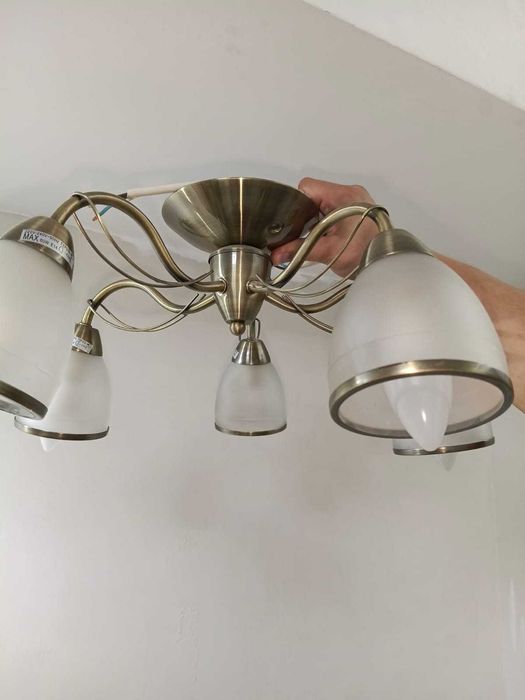 Продам потолочные люстры