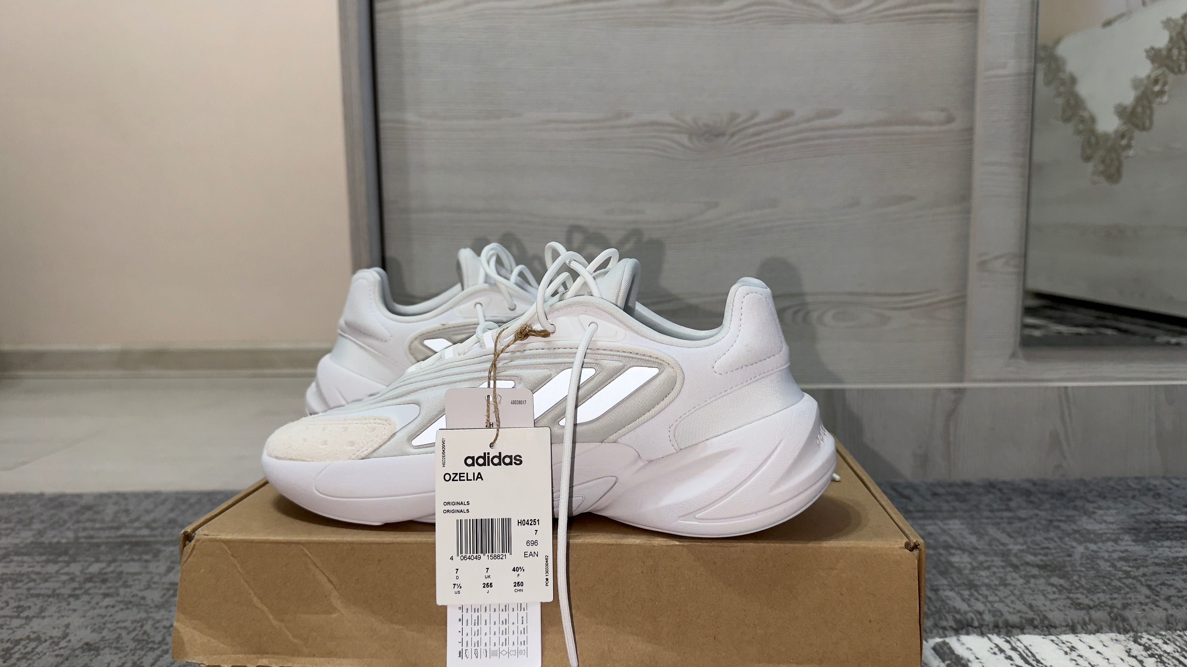 Adidas ozelia unisex