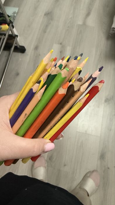 Отдам бесплатно цветные карандаши