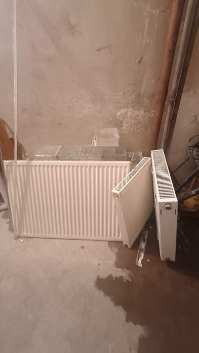 Ușă,calorifere, cărămizi de sticlă,paravan