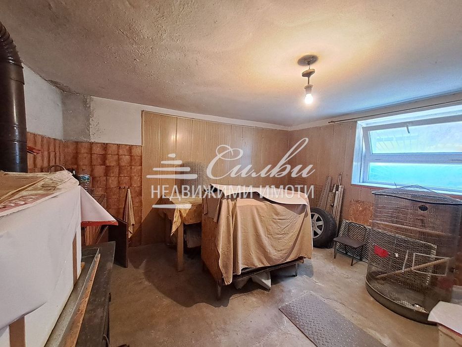 Етаж от двуетажна ТУХЛЕНА къща на плоча – кв. Военно училище.