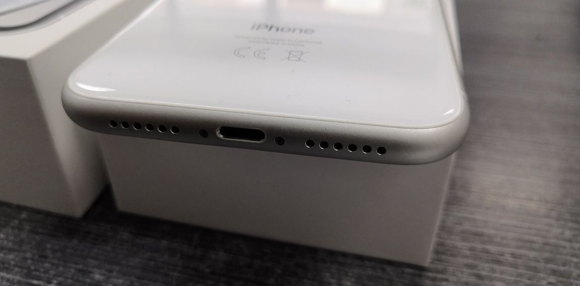 iphone XR 64Gb бял без забележки