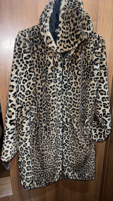 Geaca Blana Zara cu blanita lucioasa leopard