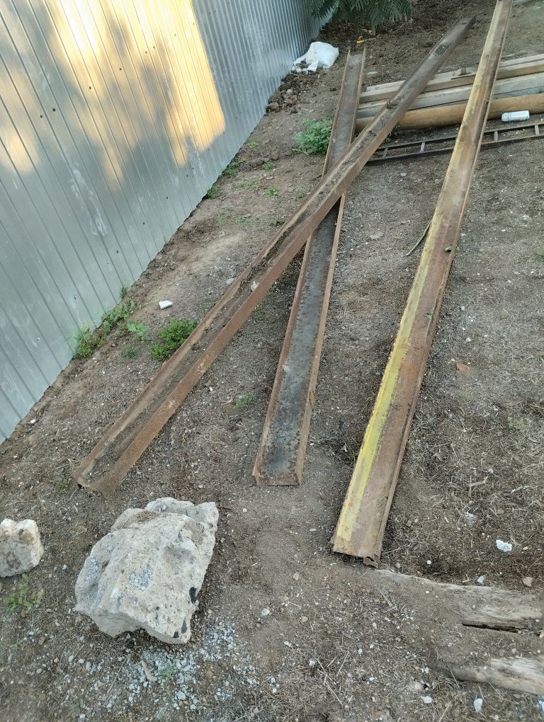 Продам трубы новые 25 по 6 м,2 шт двутавр 14 . Длина 6 м .