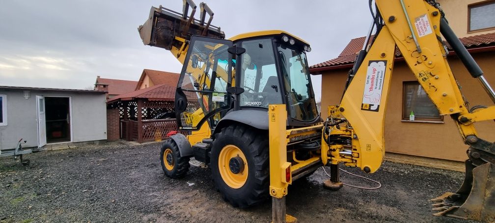 Vând buldoexcavator JCB 3CX