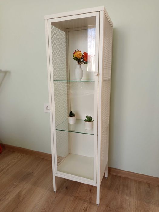 шкаф със стъклени врати серия BAGGEBO от ИКЕА / IKEA