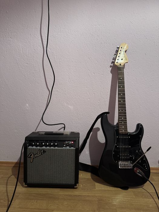 Продавам Fender Stratocaster squier и Frontman 15G усилвател