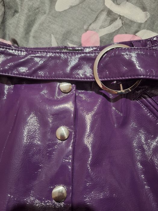 Кожена пола на Bershka