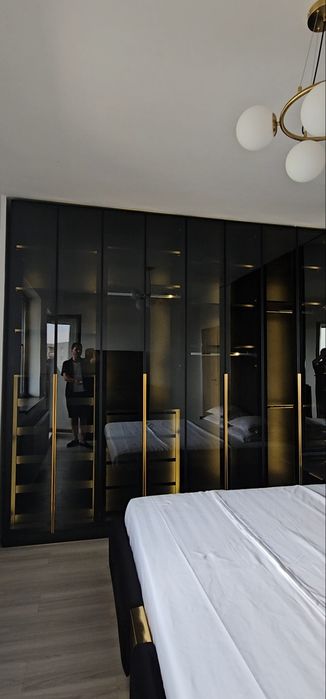 Dressing cu Fronturi din sticla cu rama aluminiu negru