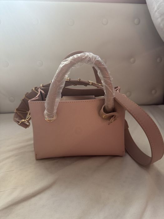 Valentino чисто нова чанта