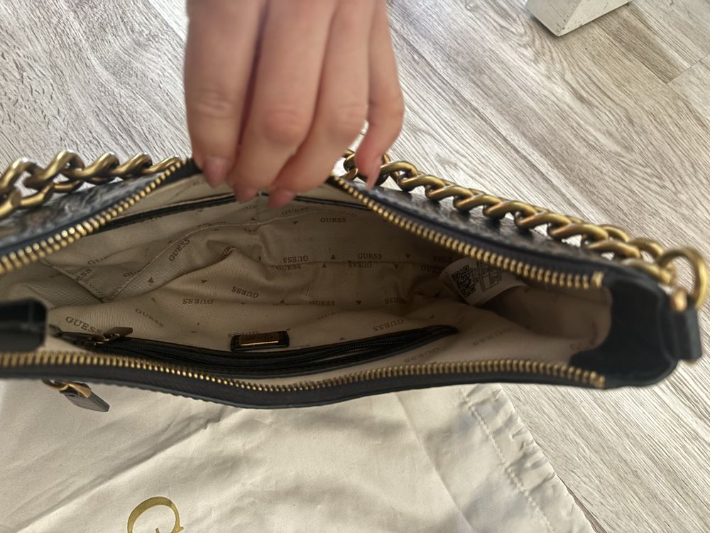 Кожена чанта Guess