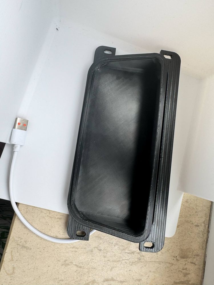 Безжично зарядно wireless charger bmw e90 e91 e92 e93